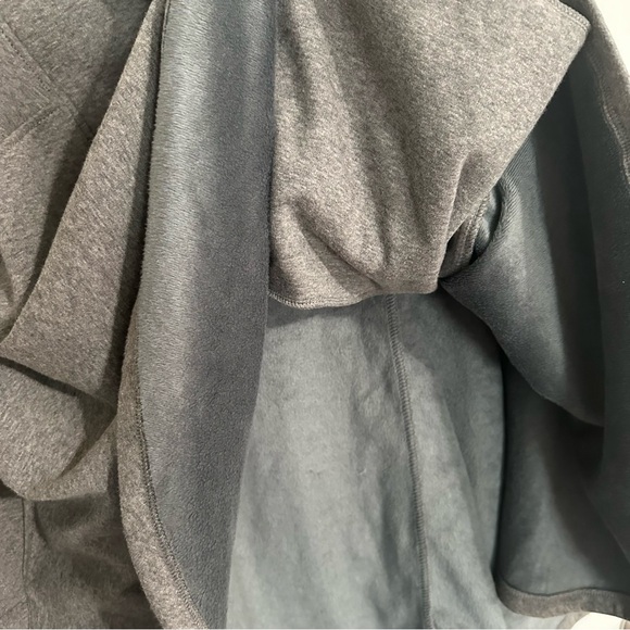 UGG: Essential Fleece Poncho - Picture 7 of 12